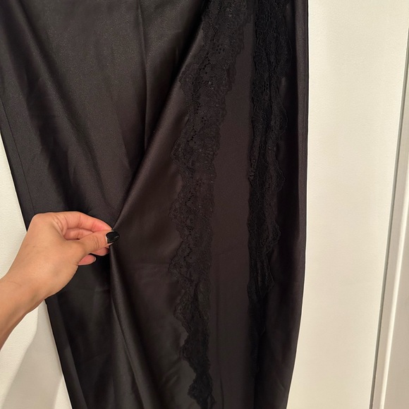 House of CB RUBY NWT Black Satin Lace Trim Midi Skirt Small - Picture 8 of 10